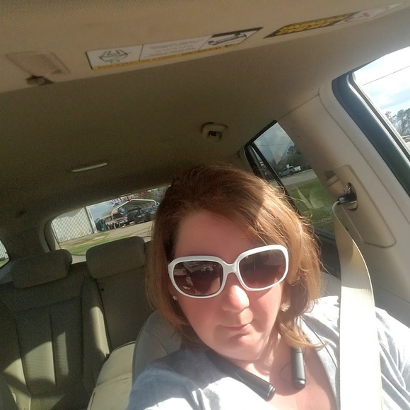 Meet your Posher, Lisa - Picture 1 of 1